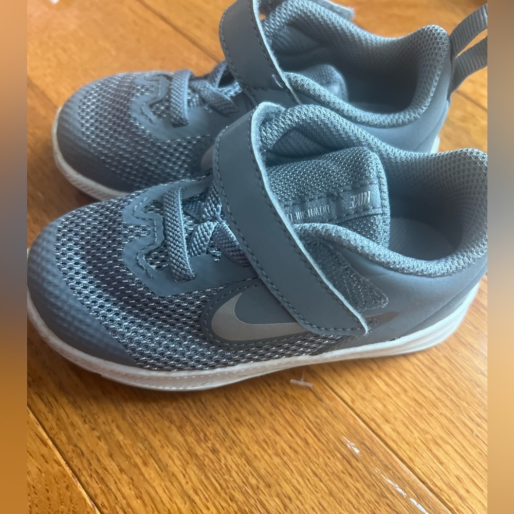 Gray Nike sneakers lightly worn size 8
